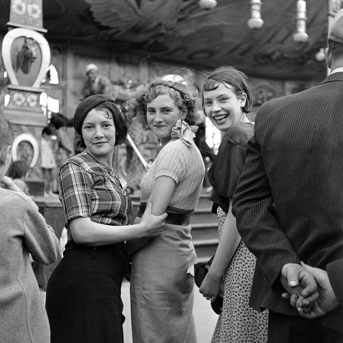 Gaston Paris, A la fête foraine, Paris,