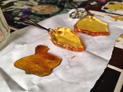 dejanentendu:  One of these things is not like the other! (weirdbadnugly shatter pendys)