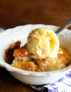 youdidwhatnow:Whiskey Peach Cobbler(recipe)