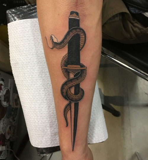 Simone Mariotti electric tattooing | Snake and dagger from saturday...