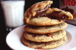 sweetoothgirl:    Nutella Caramel Cookies    