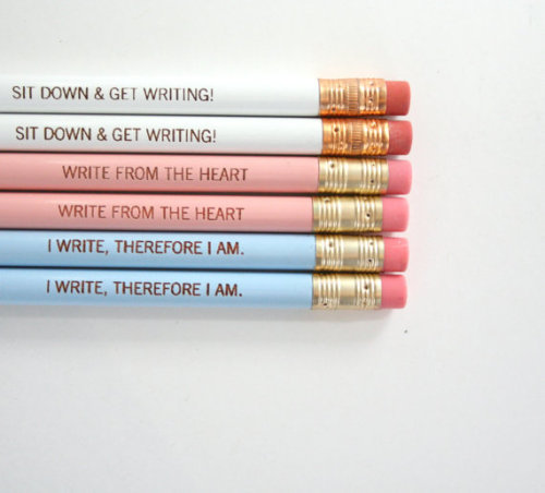 becca-likes-books:I recently made a list of gifts for book lovers, so thought I’d make one for write