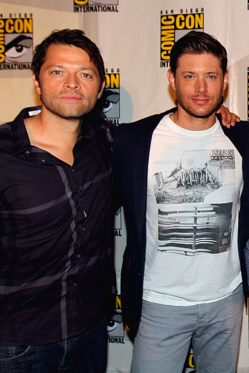rohoshi-shipper:  Misha &amp; Jensen at SDCC 2014 (x)  I am a dirty hoe for these two gentlemen 