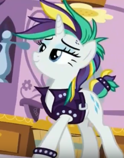 special-fandork: Rarity is so punk rock!