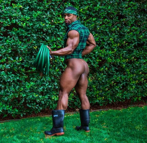 UHH!!, I Got His Water Hose If He Wants To Get Wet. So Fine