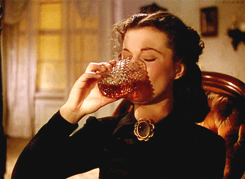 scarlett-oharas-drinkingproblem:    whiskey face