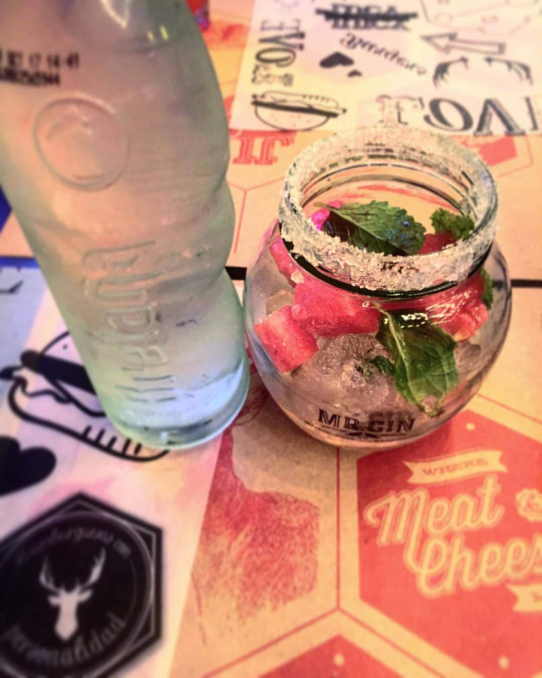 #watermelonmintinfusedsodawater #watermelon #mint #infusedsodawater #juicylucymedellin