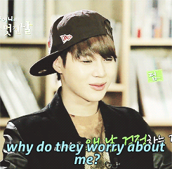  worried staff telling taemin to get off the railing   