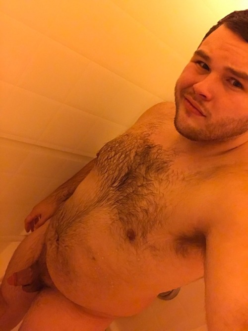 logantroyofficial:Shower time!!!