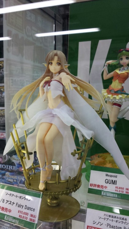 Asuna at the Kotobukiya showcase in Akihabara ( fairy dance edition) Character: Asuna Series: Sword 