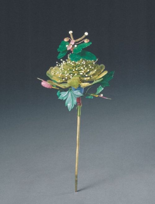 fate-magical-girls: changan-moon: Antique Chinese jewelry  All Qing Dynasty fashion, going by t