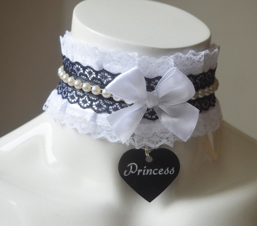 nekollars: Luxury collar with hidden D-ring and princess tag. With hand sewn pearls on it. It can be bought HERE. There is also 6″ big hair bow for sale, which match the collar nicely. It can be bought separately HERE 