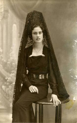 “María Jósefa, vestida de mantilla”, 1920-30