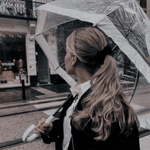 ( ) Chloe Bourgeois / !