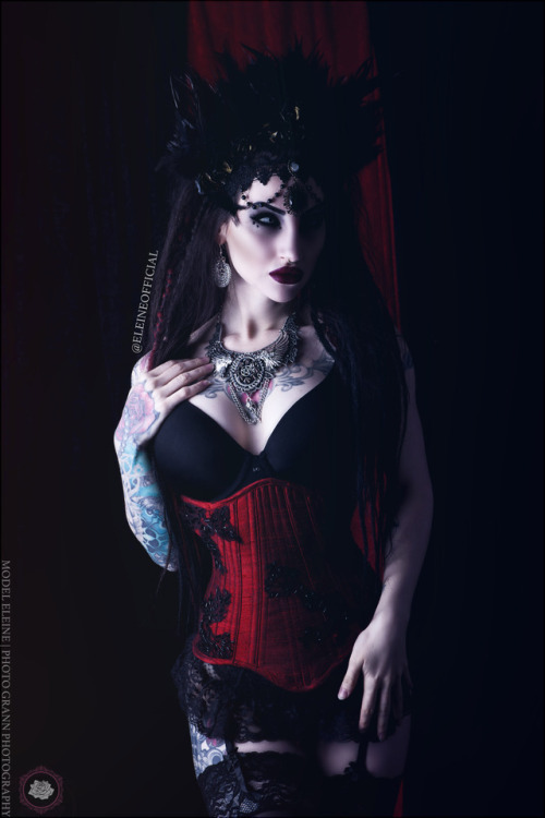 gothicandamazing:    Singer/Model: EleinePhoto: GRANN PhotographyLenses: HoneyColor.comCorset:Moriel Corsetry/Jewelry:Wonderlandmc Welcome to Gothic and Amazing |www.gothicandamazing.com