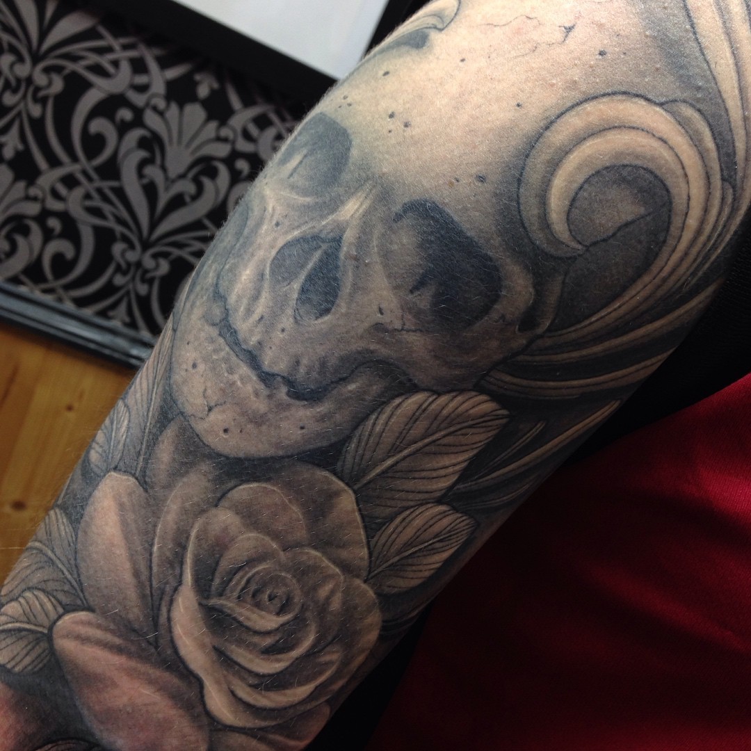 Tattoos By Craig Holmes Iron Horse Tattoo Studio Healed Skull And Rose On The Upper Arm From A Few