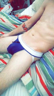 brianlikesmen:  Remember that one time I put my jockstrap on inside out and thought I looked cute? 