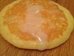 fuzzygumby:  mycumfood:  Mes Pancakes Maison  Nice spread 