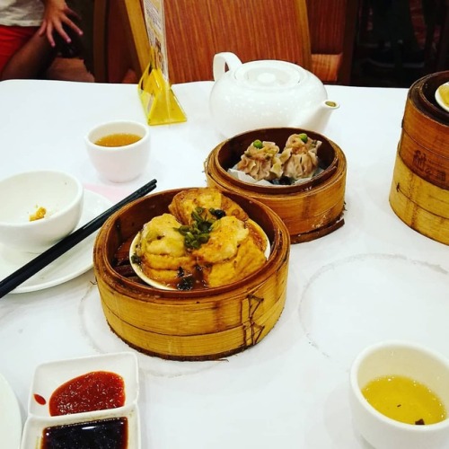 #nominom yum cha all the foods! #therubberkittyoutandabout #yumchainlatex #rubberdays #ozfdesigns #o