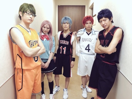 midorichan10: Akashi Twitter selfies-April 15 Teiko group pics…and Kagami photobombing