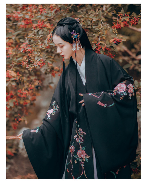 Traditional Chinese hanfu by 云舒院