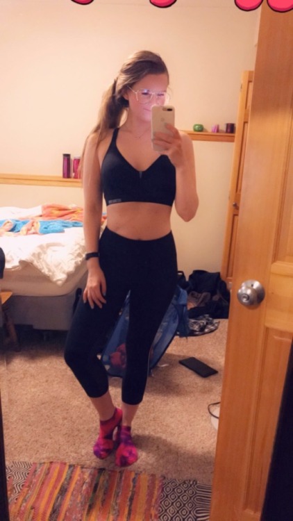 goodhealthgoodvibes: Finally going to the gym after laying in bed for two hours after breakfast