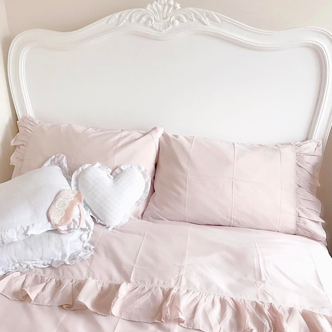 angel-hues:Pink Bedding  ♡ Source