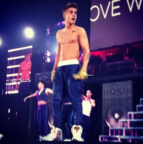 justin-biebs-news:  Shirtless Biebs in Arnhem. 