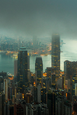 plasmatics-life:  Mysterious morning ~ Hong Kong | By Por Pathompat 