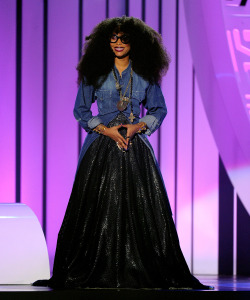 soph-okonedo:  Erykah Badu speaks onstage during the 2015 Soul Train Music Awards at the Orleans Arena on November 6, 2015 in Las Vegas, Nevada   