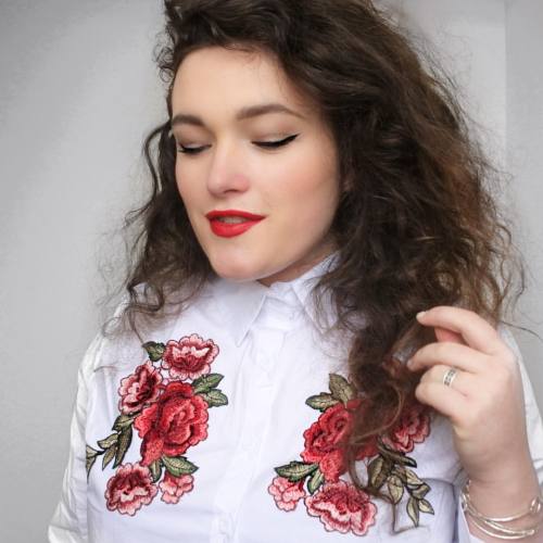 Im obsessed with the embroidery trend! This shirt from @shoptrendeo is the newest edition to my coll