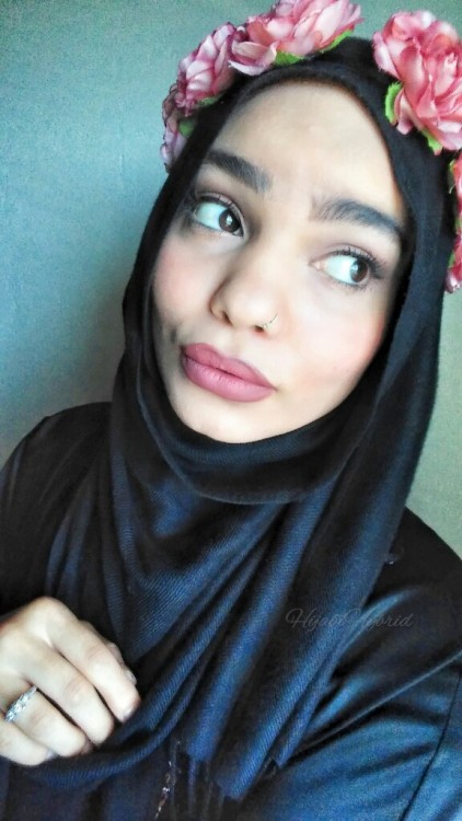 hijabihybrid:Black hijab tag, i was tagged by sop many peoplethanks for the tag