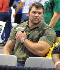 bbstreetclothes:  BIG Canadian Bodybuilder Mike Zylstra 