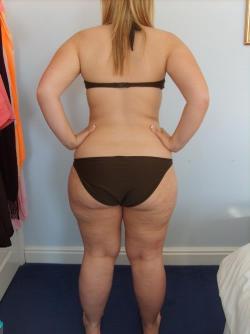 cellulitelove:  Love that dimply ass! Her calves are as fat as most of those fit girls thighs!