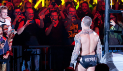 rwfan11:  …Randy giving the ‘boys’ what they want! :-) …….I would be somewhere in that corner of horny men as well, cheesing like a schoolgirl! *giggles*