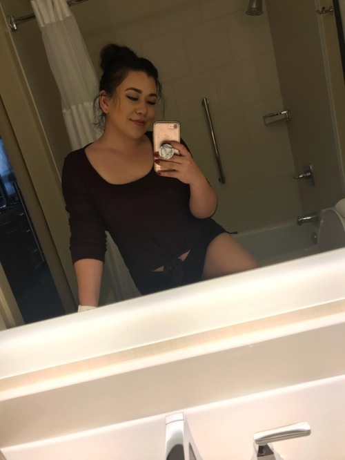 downassasian: Me: “wow how do people always mistaken me for Latina????” Also me: *looks 