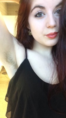 achselhaare:  smoke-dos-joints:  Selfie with my glorious Armpit hair 