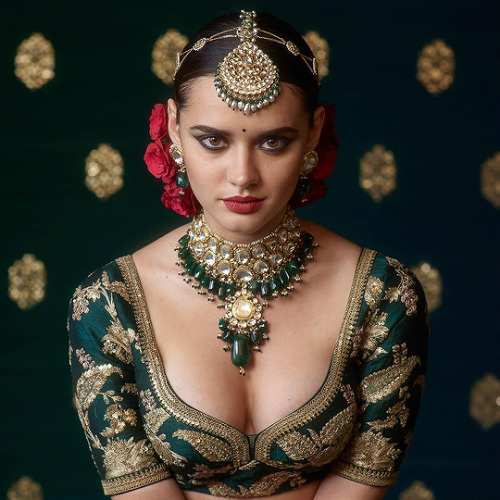 Sabyasachi Mukherjee: Heritage JewelryModel: Eugeniya Belousova