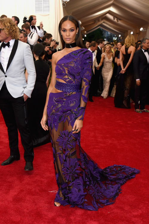 celebritiesofcolor:Joan Smalls attends the ‘China: Through The Looking Glass’ Costume In
