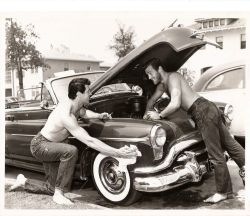 maximien:Rock Hudson and his longtime “roommate” Bob Preble, 1952