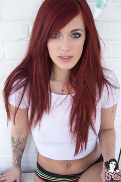 allsuicidegirls:  Photoset of the day: Velour   trop belle ♥