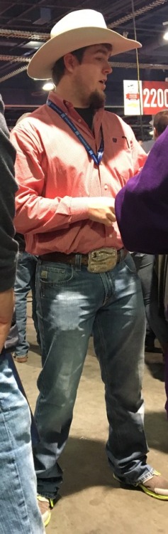 phd-bullrider: Cowboy lookin’ good with them bustin’-out jeans!