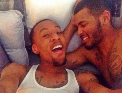 flyboi777:  sexnthecloset:Gay Couple