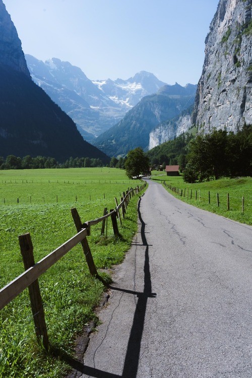 Summer walk. Lauterbrunnen Valley, Switzerland. August, 2018.http://aussietramper.com/a-walk-across-