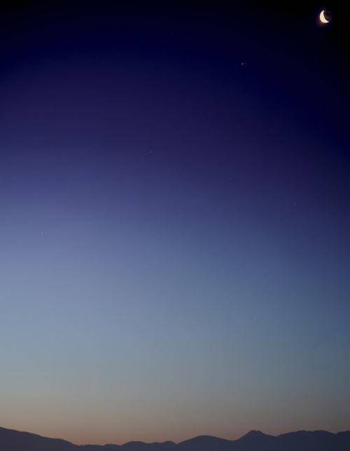 Elegant moon photo taken by Onur Fidansoy.