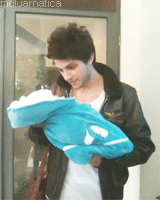 amorinfinitopelosrebeldes:  ~le chay com seu filho no colo  Chay: Cadê a Mel?  ~le