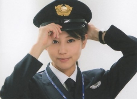egathia:

Team Miss Pilot
(Images from ‘Miss Pilot’ Booklet)
credit: smile_cookie #miss pilot#scans