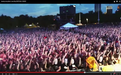 twentieonepilot: WE MADE IT IN THE LANE BOY VIDEO twenyonepilots joshuaduns tylerjosep