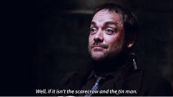 sassbutt-casbutt:  angelswatchingover:  These feel like two very important moments.  Crowley calls Sam the Scarecrow and Dean the Tin Man.  The Scarecrow was missing his brain, but really he was the smartest one of the bunch, coming up with all of the