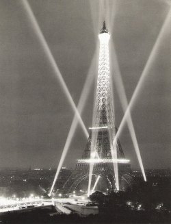 frenchvintagegallery:  The Eiffel Tower,